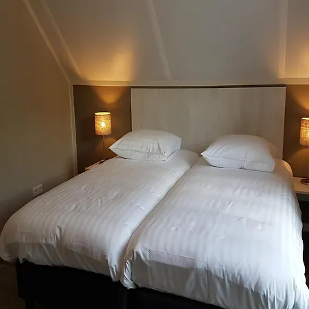 Дом отдыха Modern Villa With Garden