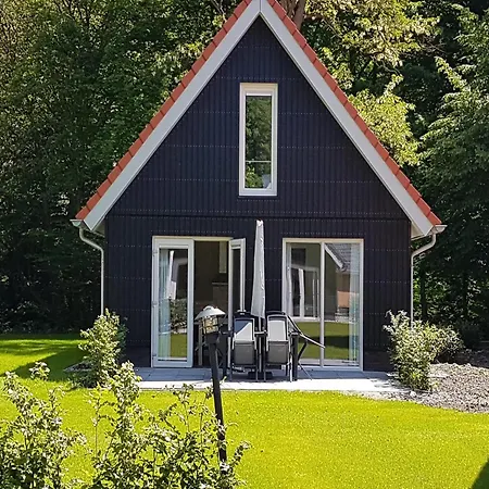 Modern Villa With Garden Алмен