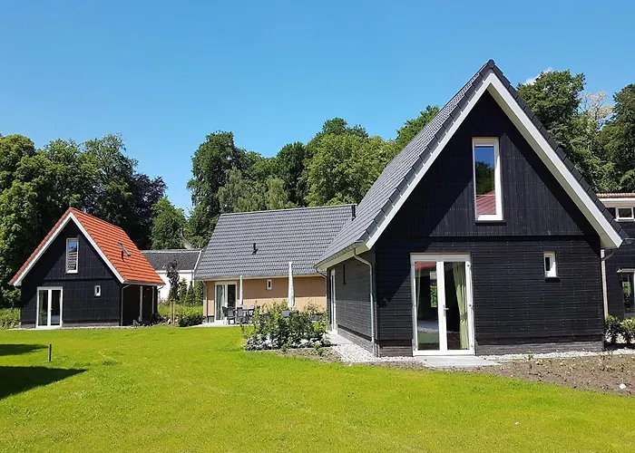 Дом отдыха Modern Villa With Garden